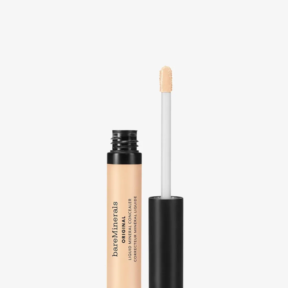 Säljer en bareMinerals Original Liquid Mineral Concealer. Den är i nyansen fair 1N och kommer i en smidig tub med applikator. Perfekt för att täcka ojämnheter och ge en naturlig finish.. Skönhet.