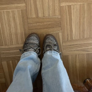 Inuikii - Säljer mina glittriga inuikiis som inte säljs längre då det inte kommer till användning längre och är för små💕 kan mötas i Sthlm💕