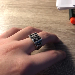 Chrome hearts ring - En gammal ring jag vil bli bort med, är i rätt så nytt skick. Kan diskutera om priset och övriga frågor!