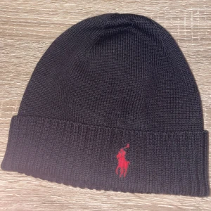 Ralph Lauren mössa - Svart Ralph Lauren mössa. 