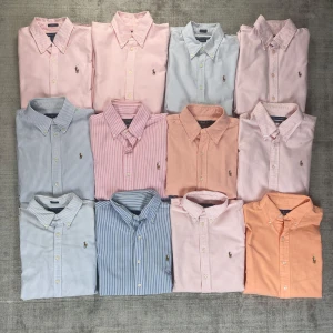 Ralph Lauren Skjortor  - Vintage Ralph Lauren skjortor I bra skick! Skriv för att fråga om vilket skjorta du vill ha och Storlek (har alla). 