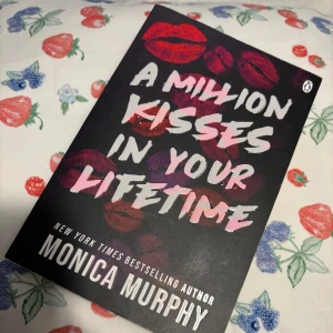 A Million Kisses in Your Lifetime - Den här boken är en romantisk berättelse av Monica Murphy,  Perfekt för dig som älskar romantik och drama!