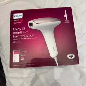 Ipl laser hårborttagning  - Philips Lumea IPL hårborttagningsenhet för långvarig hårreduktion. Användarvänlig med appstöd för optimal användning. Perfekt för den som vill ha en smidig och skonsam hårborttagning hemma. Aldrig använd. Pen trimmer ingår ej. Nypris 3500