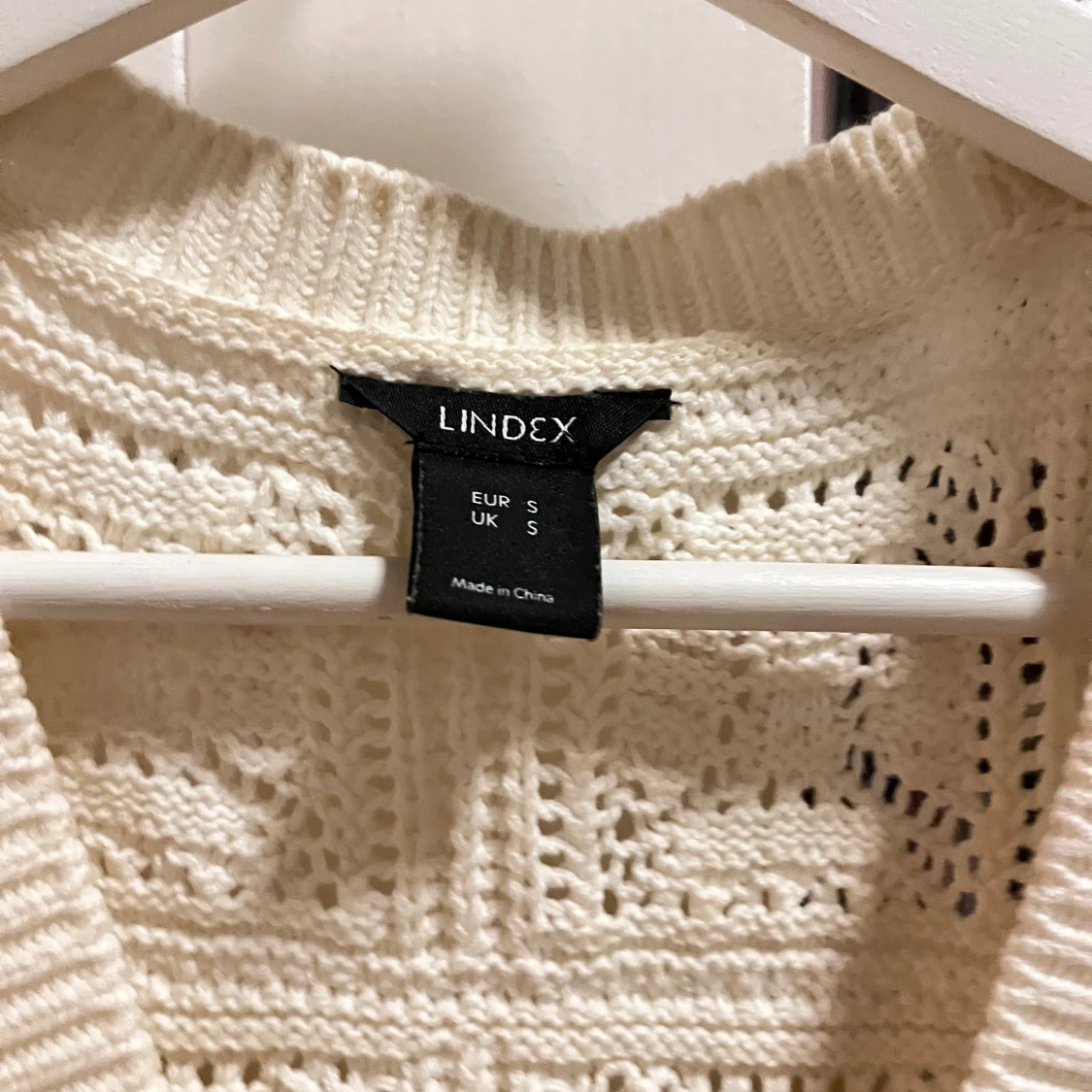 Vit stickad bolero kofta från Lindex - 92