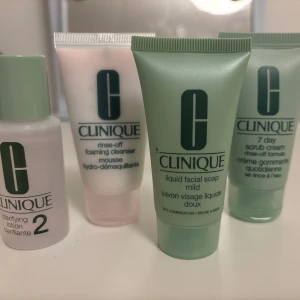 Hudvårdsprodukter från Clinique - Säljer ett set med fyra hudvårdsprodukter från Clinique. Inkluderar Clarifying Lotion 2, Rinse-Off Foaming Cleanser, Liquid Facial Soap Mild och 7 Day Scrub Cream. Perfekt för daglig ansiktsvård och rengöring. Passar för kombinerad till torr hud. aldrig använd!