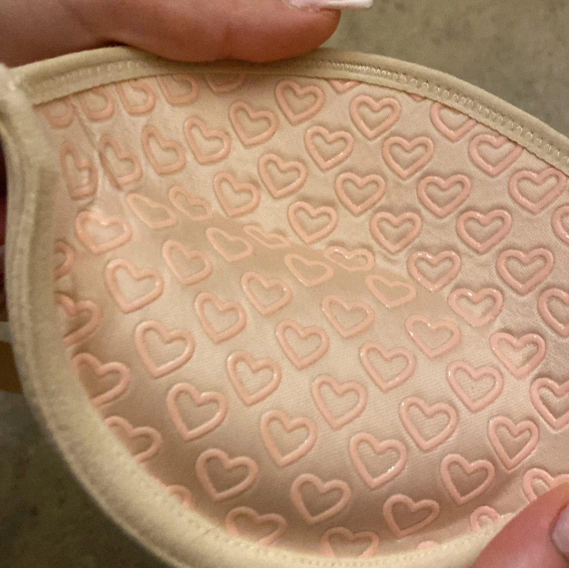 Beige bh med hjärtmönster - 92