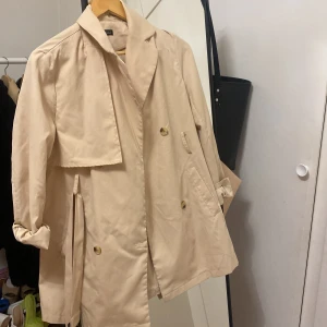 Beige trenchcoat  -  Perfekt för vår och höst! 