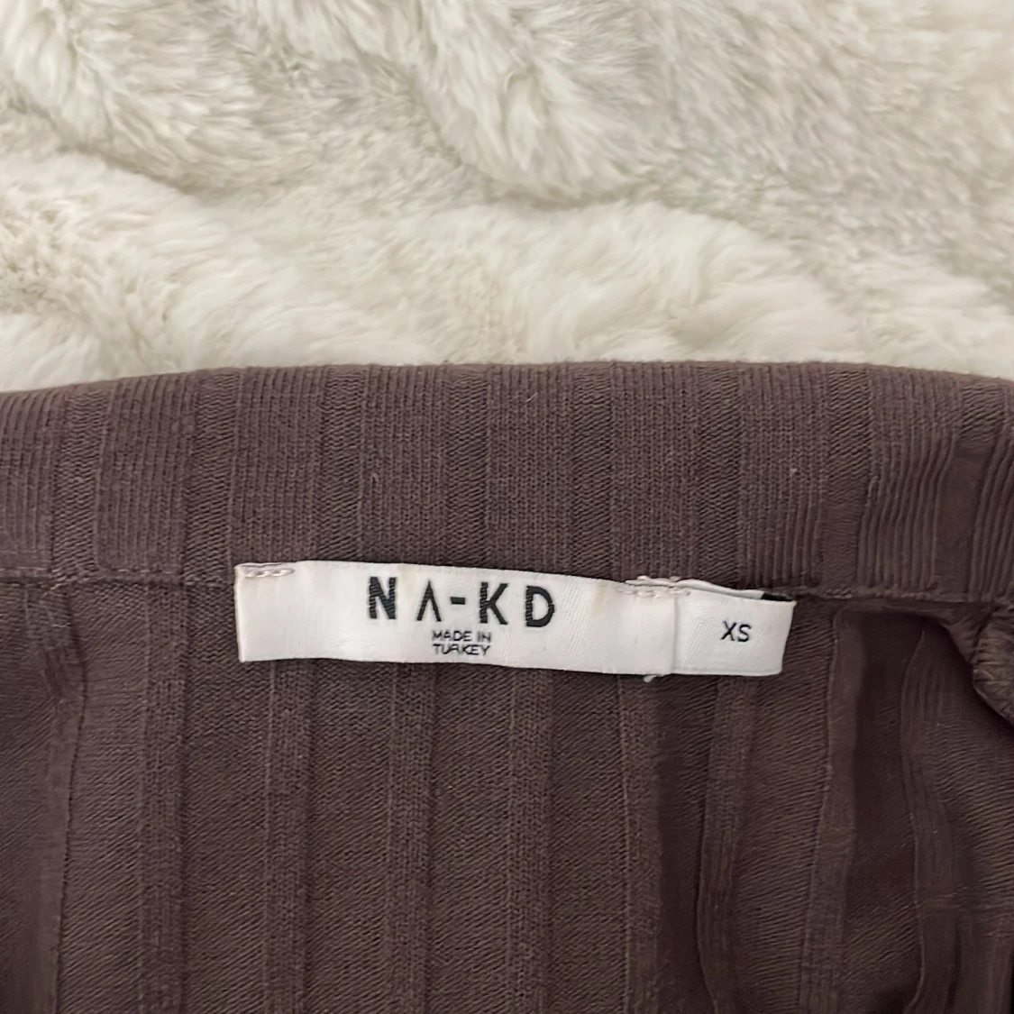 Brun ribbad tröja från NA-KD - 90