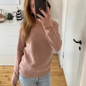 Stickad vila tröja - I gott skick!! Tryck gärna på köp nu💗💗