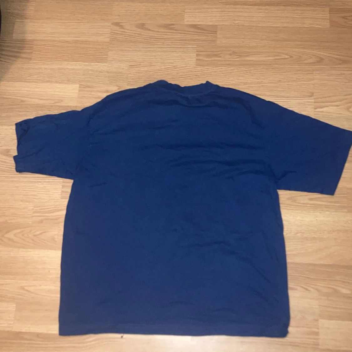 Blå t-shirt  - 90