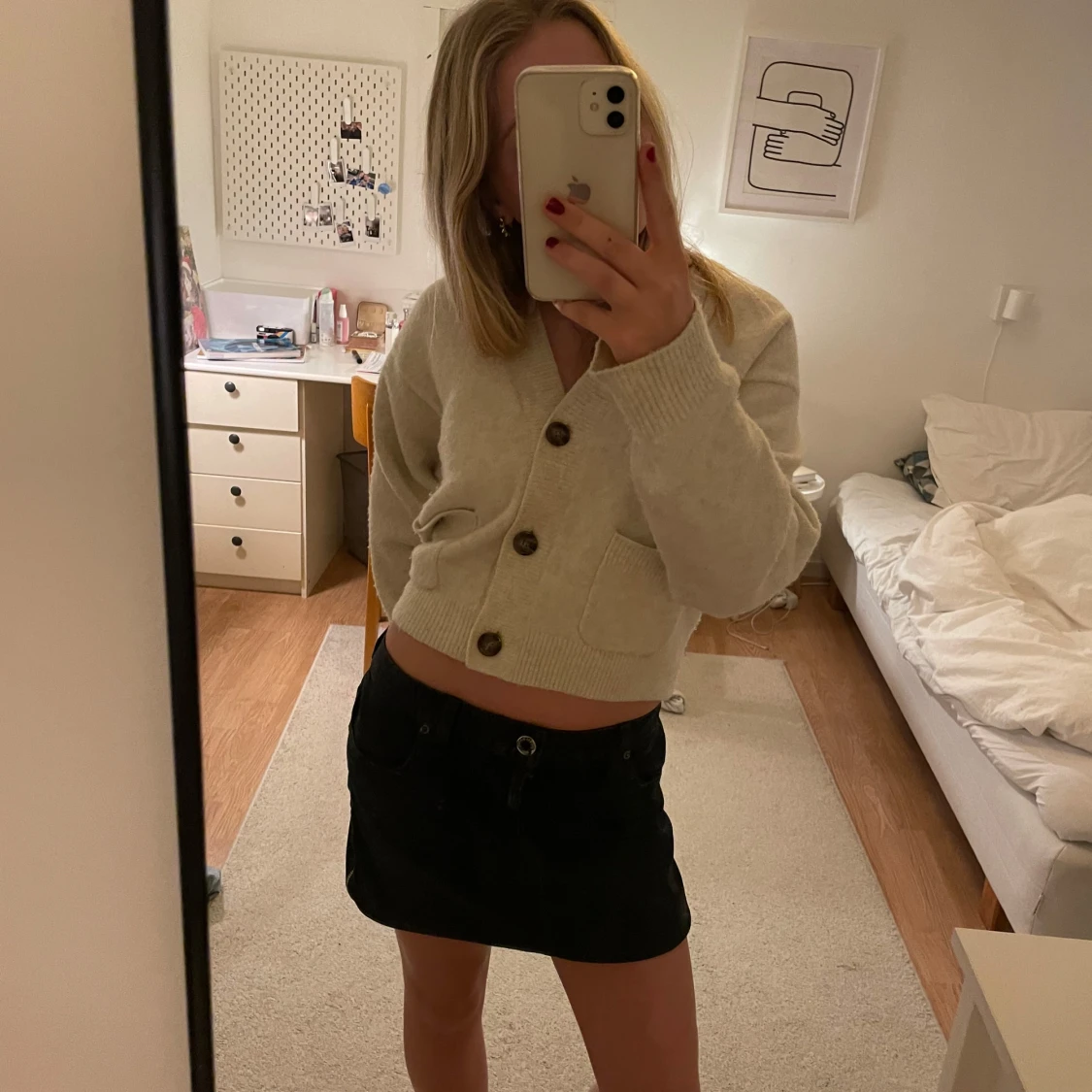 Svart kortkjol från Guess - 90