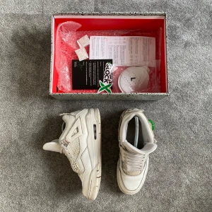 Jordan 4 puré money  - Säljer dessa för ett dunder pris💥storlek 40, släng iväg ett prisförslag och det blir nog accepterat. Slänger in alla accessoarer som är med på bilden. Även cressykydd✌️