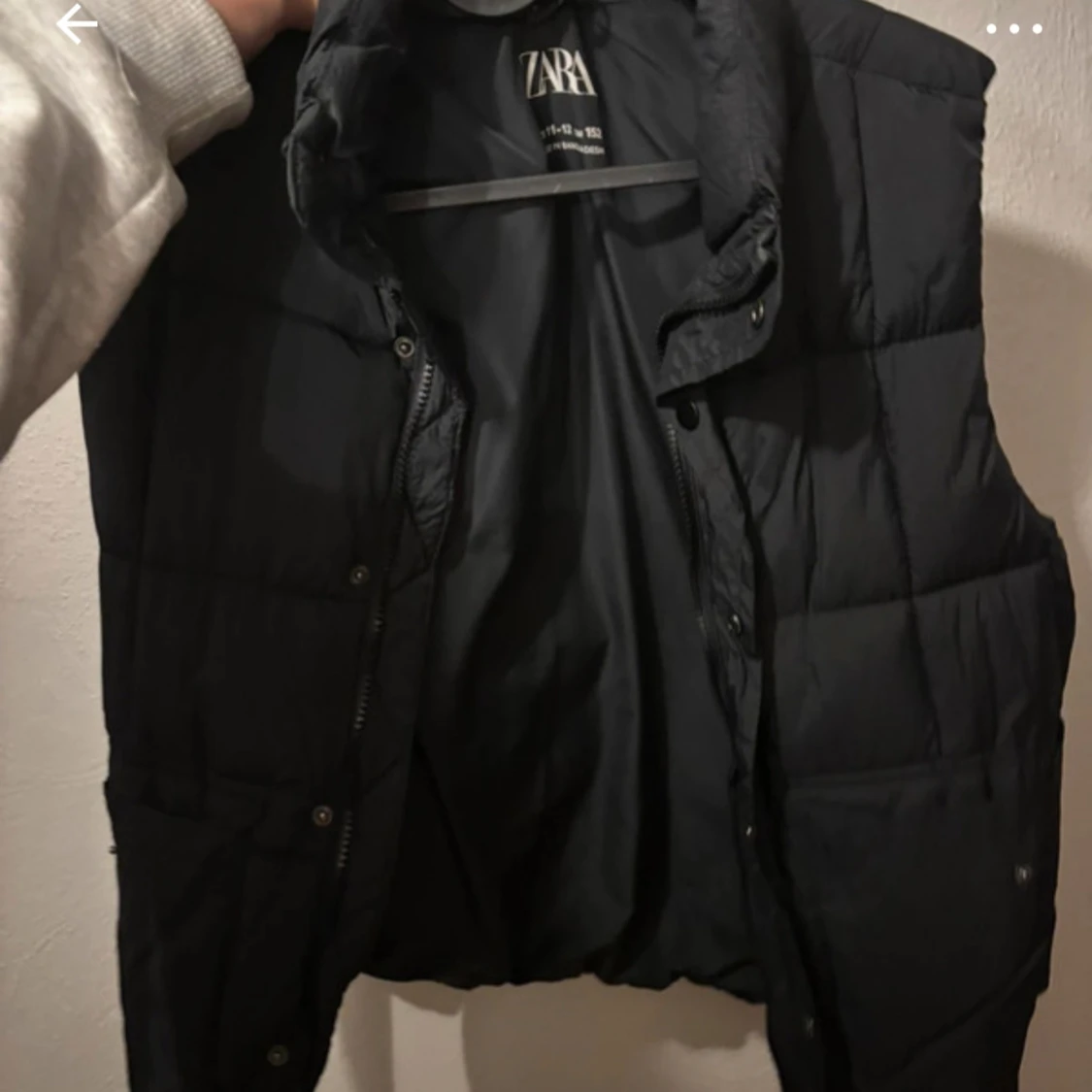 Svart dunväst från Zara