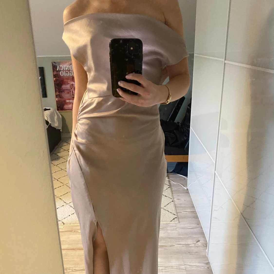 Aftonklänning i satin