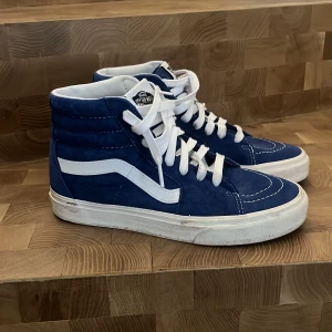 Fina höga vans - Jättefina vans, använda två gånger!☺️☺️ Nypris runt 1000kr💕