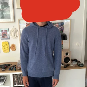 Kashmir Hoodie - Kashmir Hoodie i väldigt gott skick från Rexstilo. Skriv vid funderingar. Passar 170-180 cm.