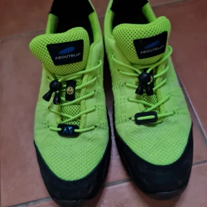 Arbetsskor stålhetta  - Helt nya. Min man köpte dom, men dom var tyvärr för svåra. 