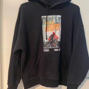 Hoodie med tryck - Hoodie från h&m, oversized fit 