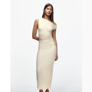 klänning  - helt ny med prislapp, liten i storlek 