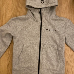 Sail racing tröja - Säljer denna nästan helt oanvända tröjan eftersom den är för liten