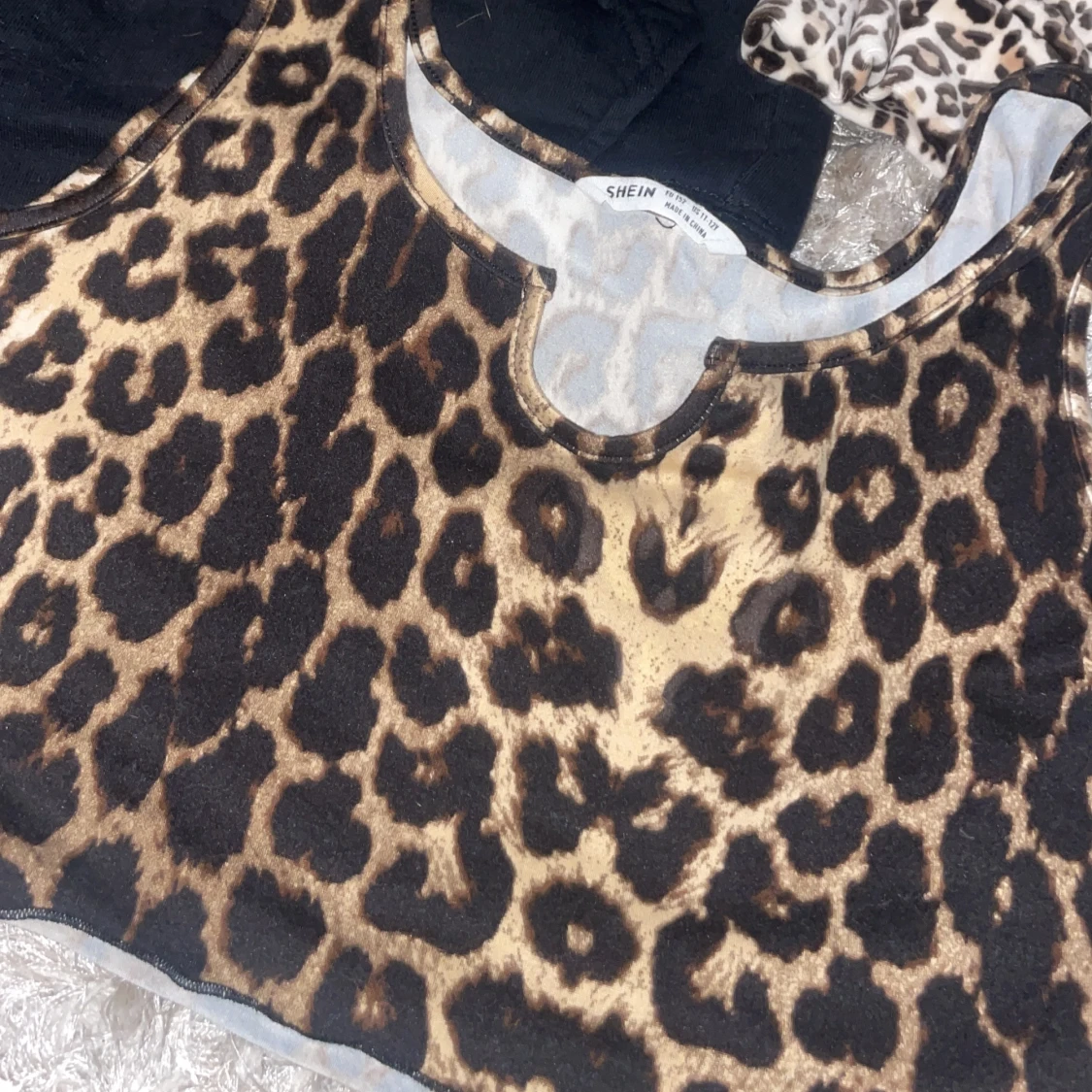 Leopardmönstrad hoodie och väst från Shein - 92