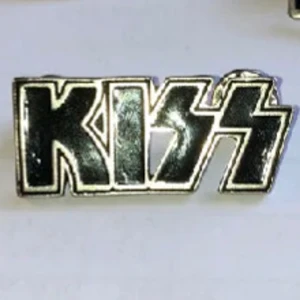 Kiss-pin - Enamel pin med Kiss-logga, perfekt på en jacka eller väska