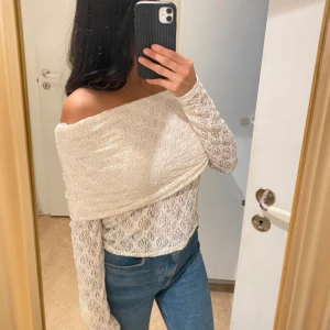 Spets topp - Super fin offshoulder topp i spets storlek xs, endast använd en gång ❤️