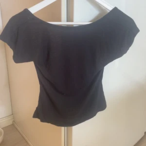 SHEIN - Den är fin, öppen i ryggen