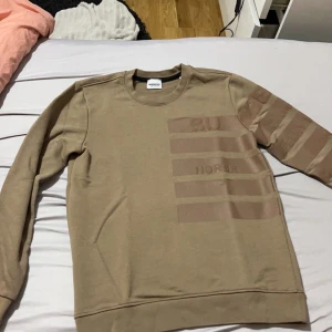 Burberry - Nyskick, storlek S/m äkta ”kvitto saknas” Långt pris 