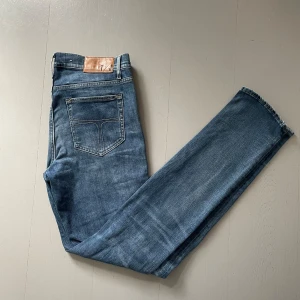 Tiger of Sweden jeans - Schyssta jeans från Tiger of Sweden | Storlek 32/34 och sitter slim fit | Mycket bra skick🙌🏼| Säljer då dom är för små
