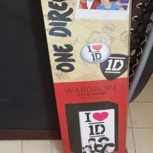 One direction garderob oöppnad  - Aldrig öppnad, buda i kommentarerna eller i chatten har inget fastpris
