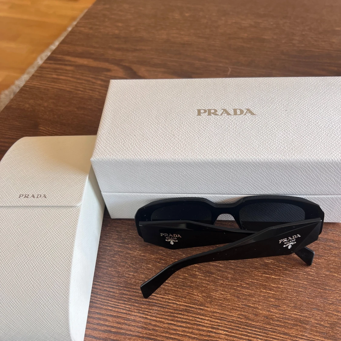 Prada solglasögon  - 90