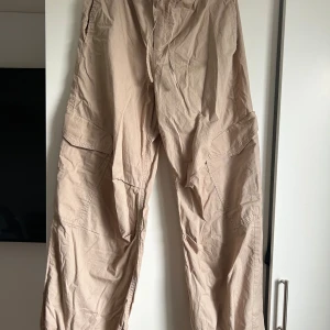 Helt nya cargobyxor - Helt nya cargobyxor 