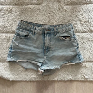 Jeansshorts ljusblå blå zara - Snygga jeansshorts 36 S