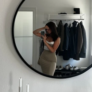 NAKD klänning - Jättefin klänning från NAKD som inte görs längre. Den har lite små fläckar men  det är inget som syns mycket. 