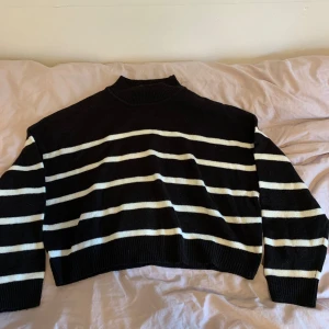 Randig tröja!  - inga defekter! köpt ny från HM! skriv för frågor 