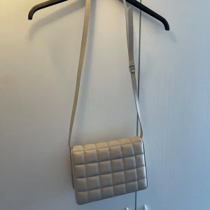 Väska - En liten handväska ca. 12x20 cm i mycket gott skick 