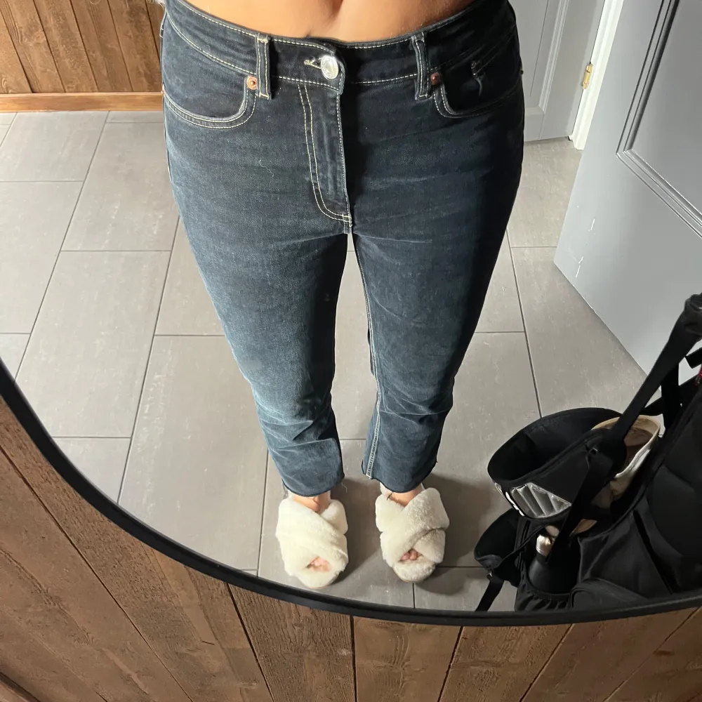 Super fina zara jeans! Älskar tvätten! Hör av er vid intresse! Använda ett fåtal gånger. Jeans & Byxor.