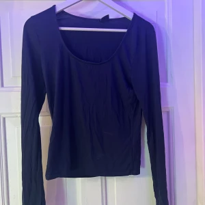 Tröja  - En jätte fin tröja från Gina. Säljer då jag tog fel storlek och har bara legat i min garderob. 