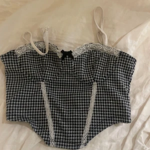 Rutig kirsett - Sååå söt korsett köpt vintage från okänt märke 