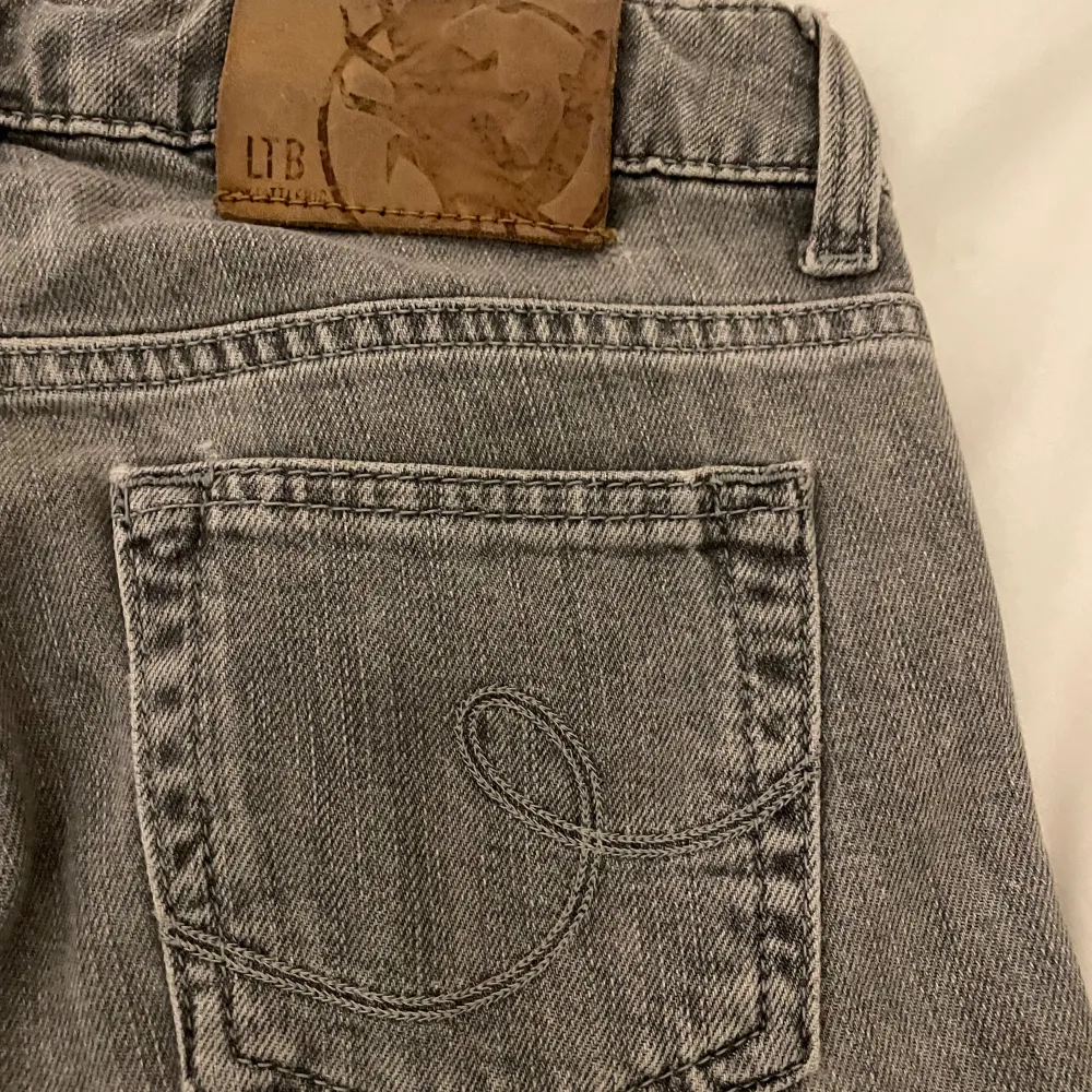 Low waist gråa LTB jeans💗 nästan inte använda . Jeans & Byxor.