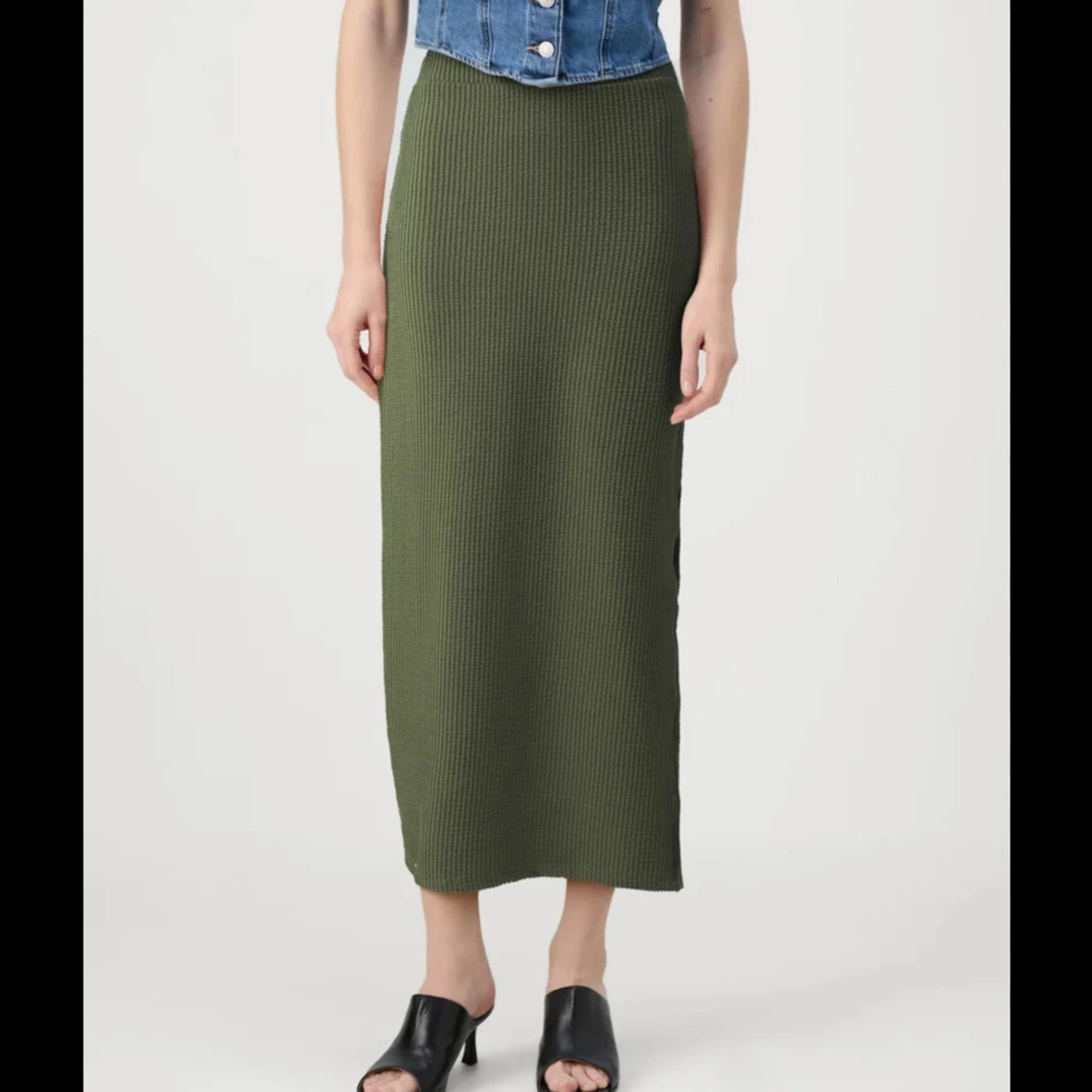 Olivgrön ribbad långkjol