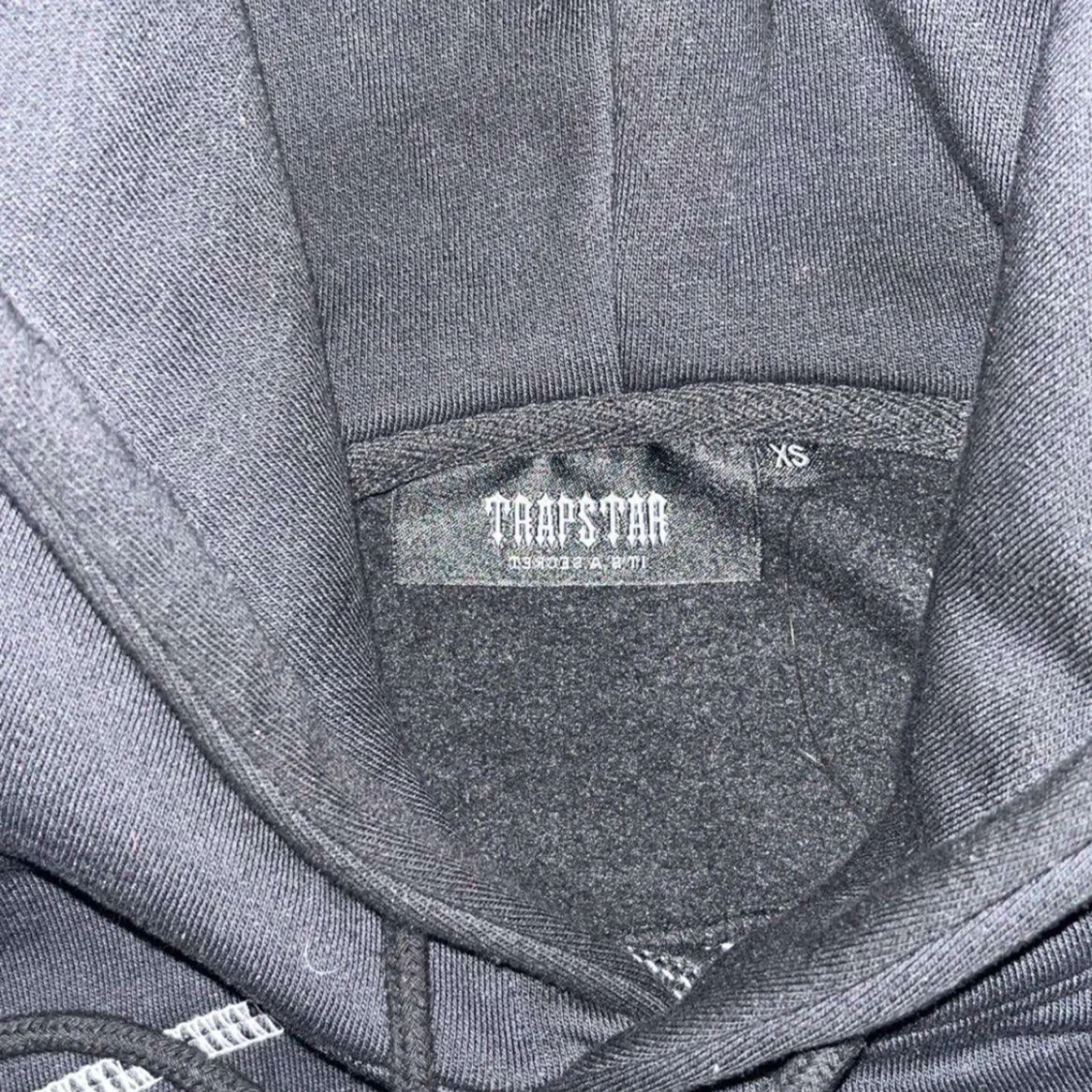 Svart mjukisbyxa och hoodie set från Trapstar - 92