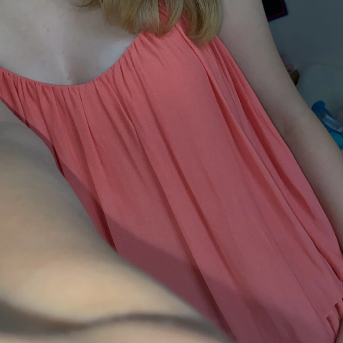 Korallfärgad ärmlös klänning - 90