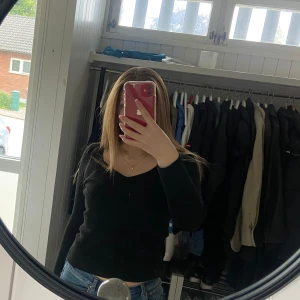 Hm tröja - Jättefin  ribbstickad tröja från H&M som tyvärr är lite liten för mig. Tror inte att den finns att köpa på hemsidan längre. Lite nopprig men annars bra skick!