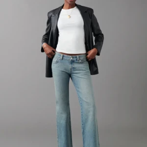 Y2k Jeans  - Y2K jeans från Ginatricot. Använt dom två gånger och bara haft dom i 2 månader. 💕