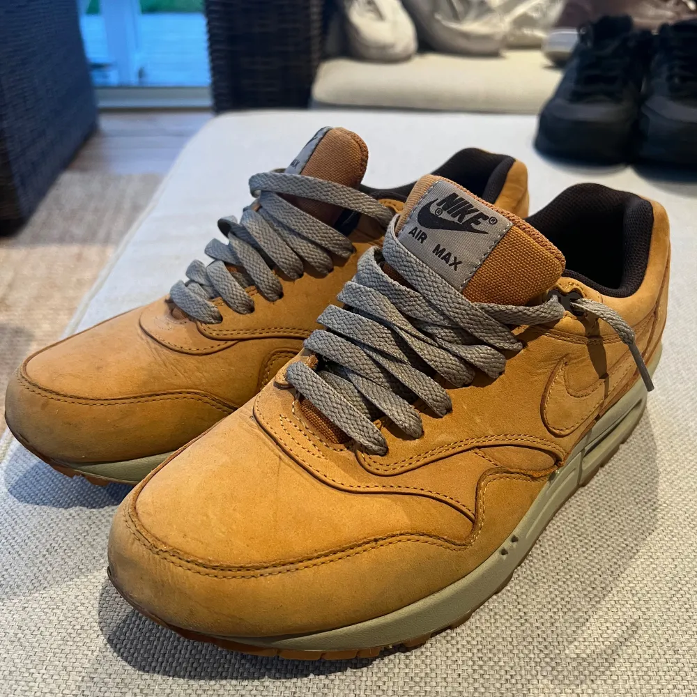 Nike air Max skor i storlek 40 som knappt är använda. Skor.