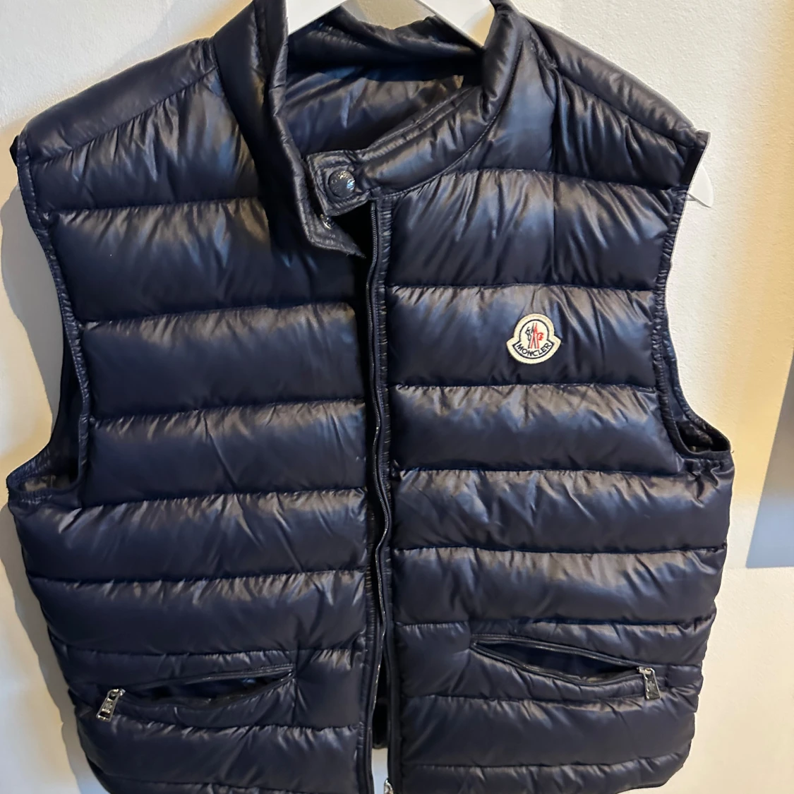 Moncler väst i storlek 2/M