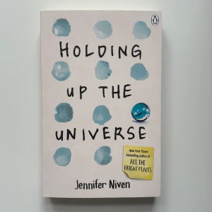 Holding up the universe bok - en bok i nyskick, har inte läst 💞 kom privat vid frågor 😊