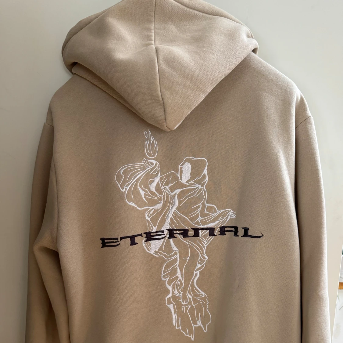 Beige hoodie med tryck 'Eternal' - 90